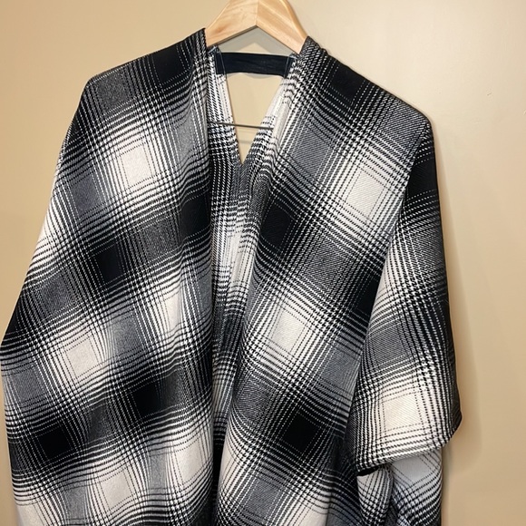 Handmade “Lost in Layers” Flannel Poncho - Picture 2 of 7
